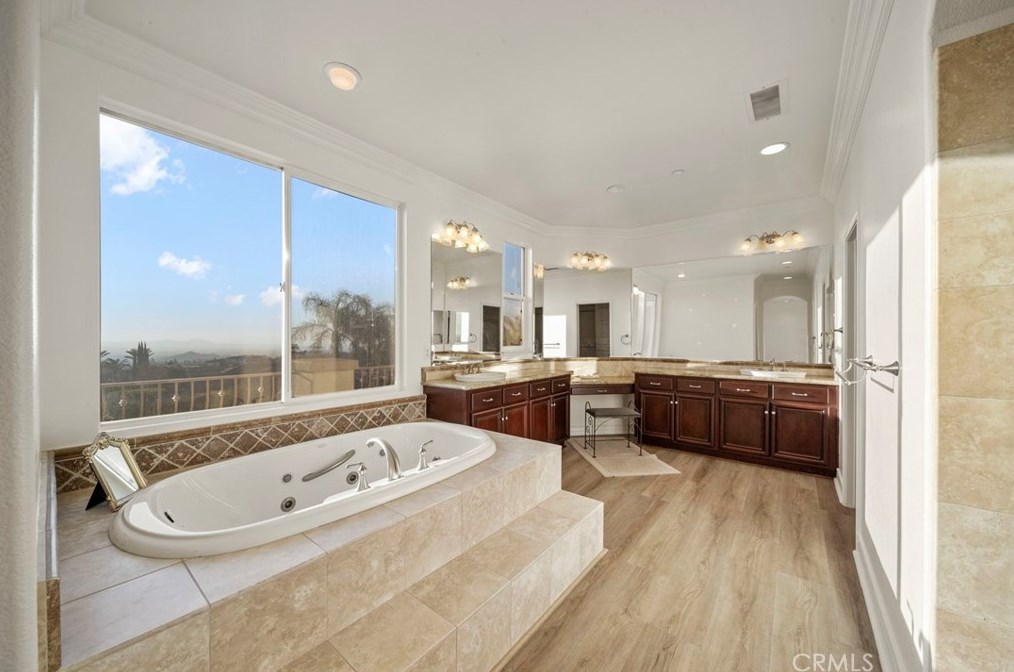 7449 Chateau Ridge Ln, Riverside CA  92506-7548 exterior