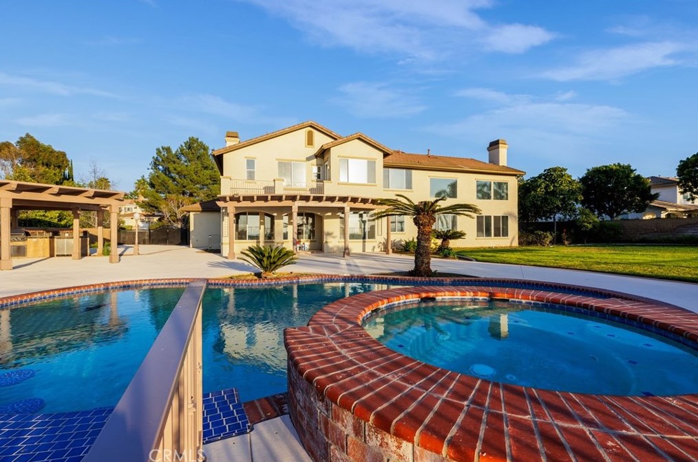 7449 Chateau Ridge Ln, Riverside CA  92506-7548 exterior