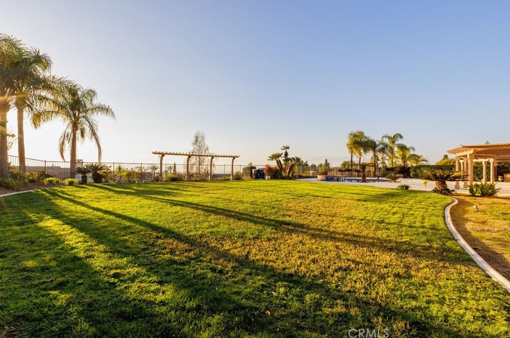 7449 Chateau Ridge Ln, Riverside CA  92506-7548 exterior