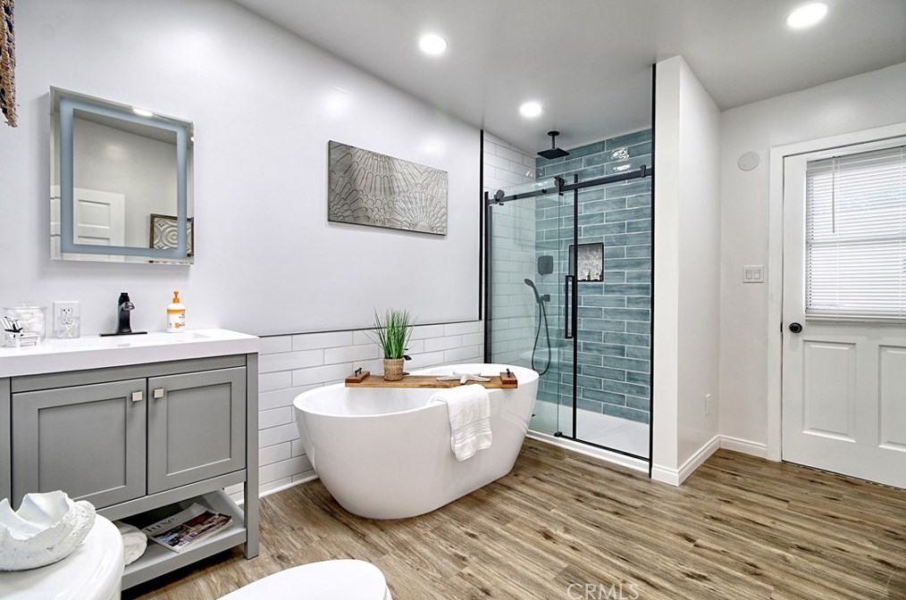 320 Sunset Dr, Oxnard CA 93035-4478 exterior