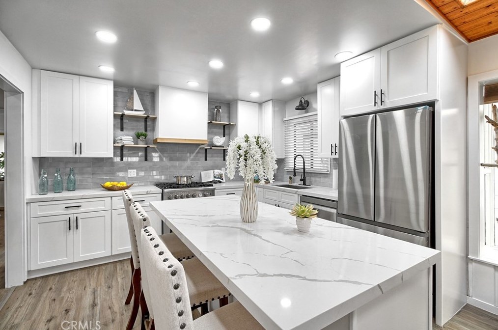 320 Sunset Dr, Oxnard CA 93035-4478 exterior