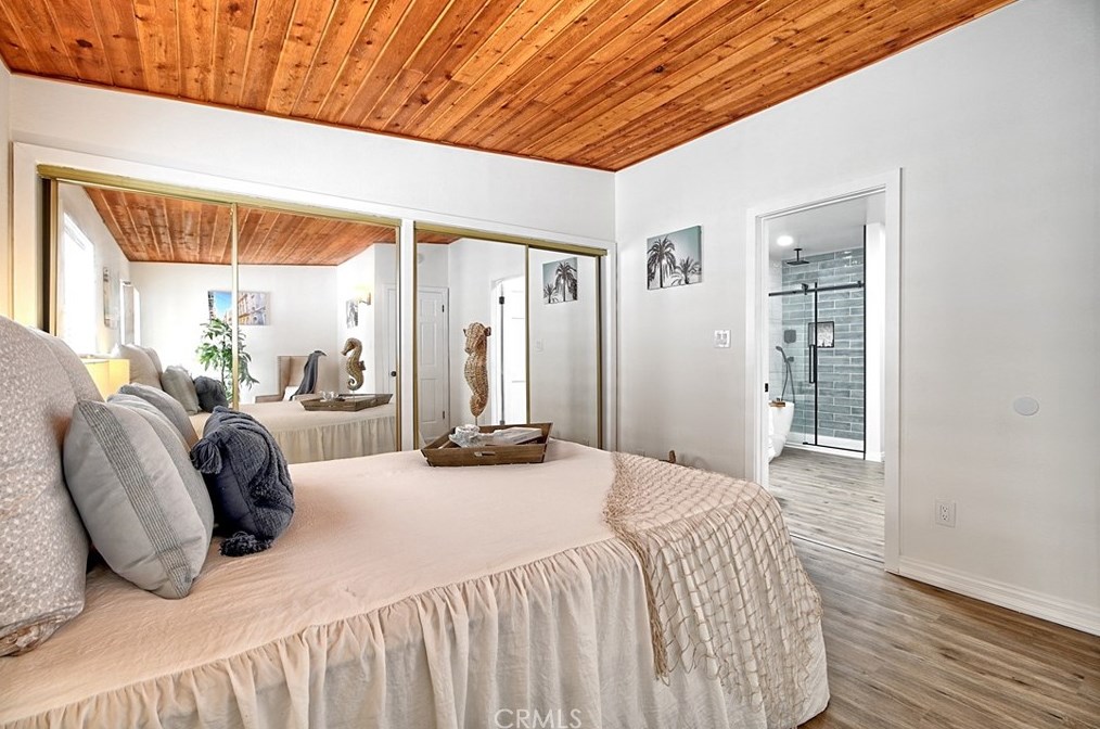 320 Sunset Dr, Oxnard CA 93035-4478 exterior