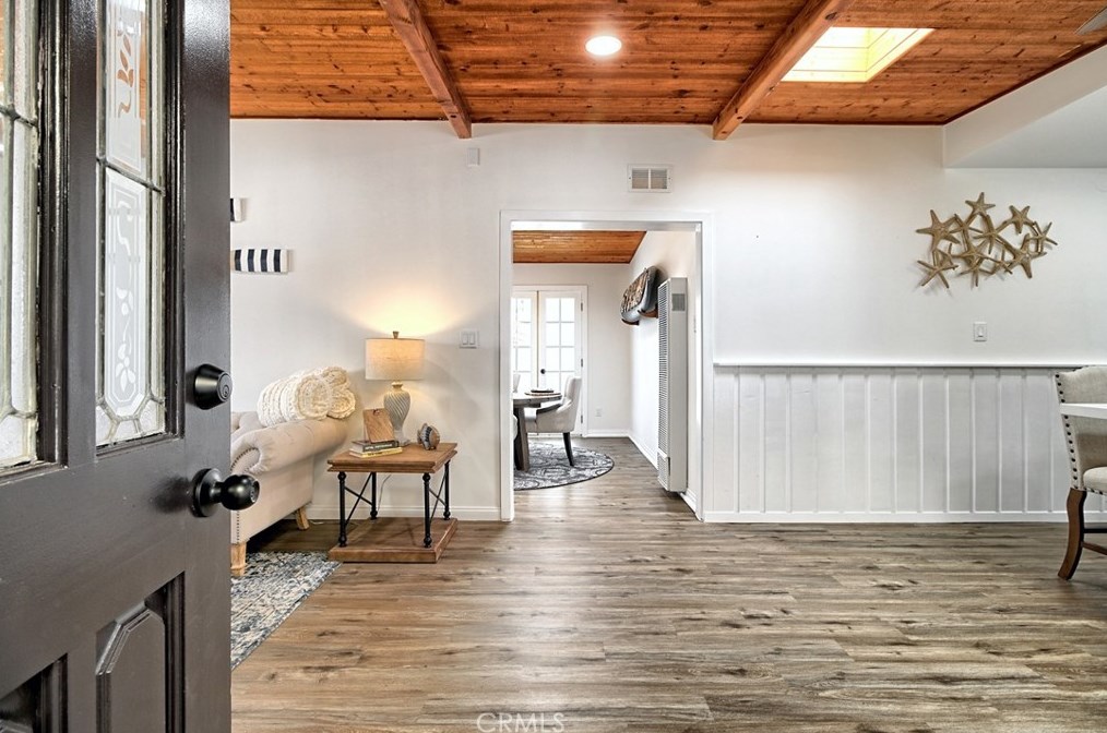 320 Sunset Dr, Oxnard CA 93035-4478 exterior