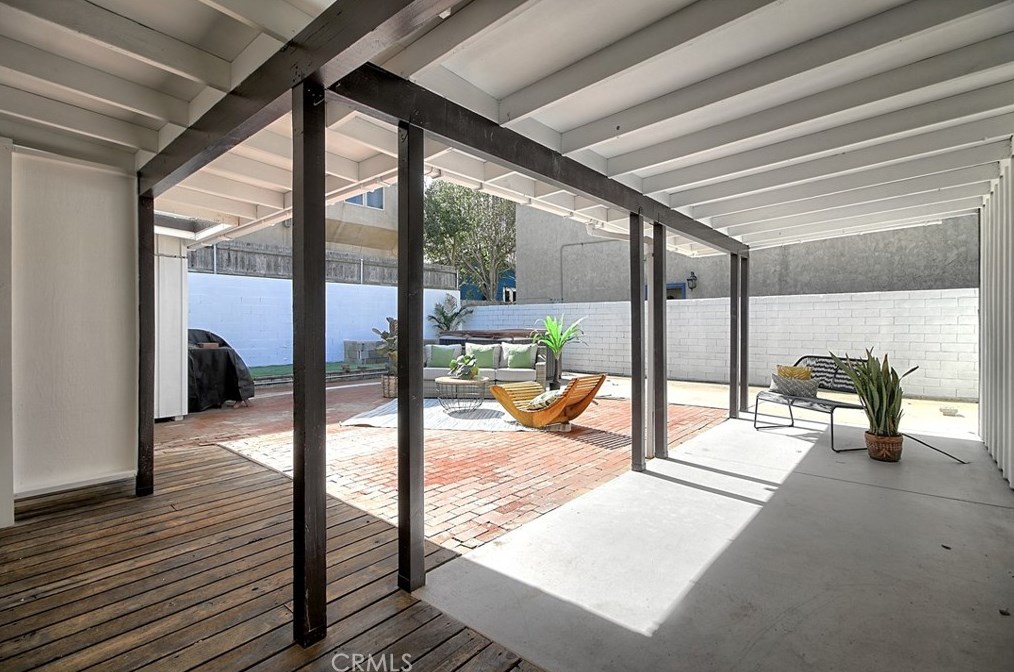 320 Sunset Dr, Oxnard CA 93035-4478 exterior