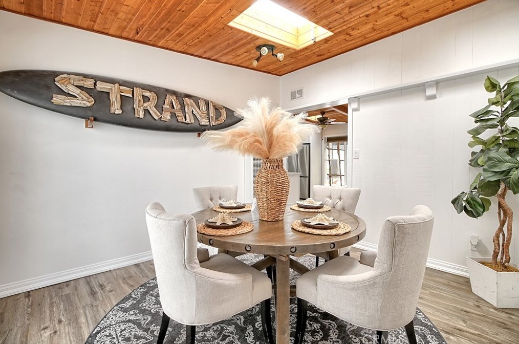 320 Sunset Dr, Oxnard CA 93035-4478 exterior