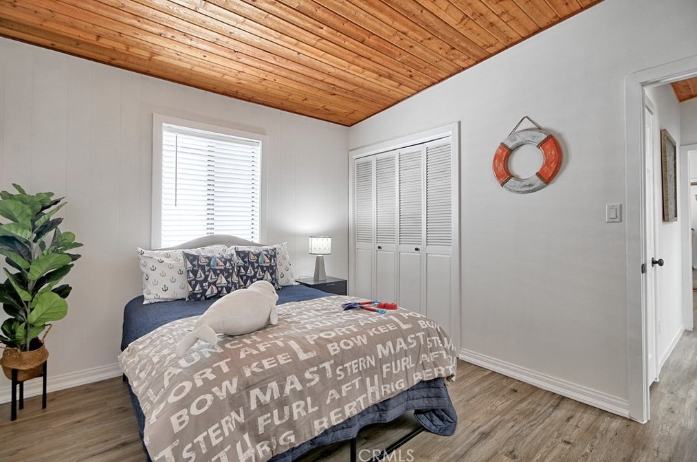 320 Sunset Dr, Oxnard CA 93035-4478 exterior