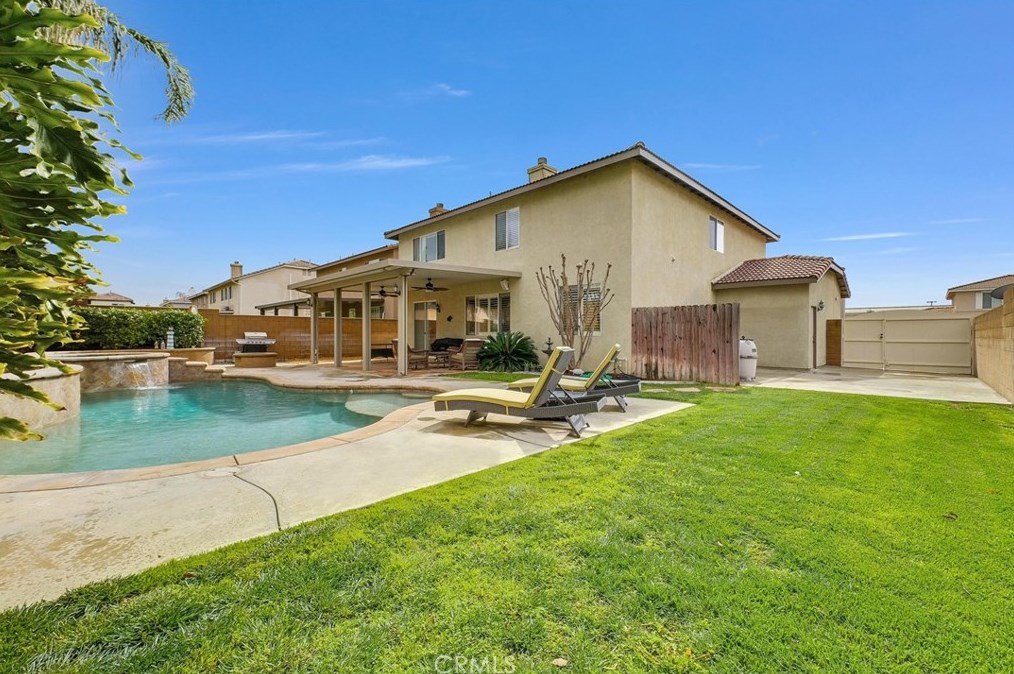 14550 Arizona St, Fontana CA  92336-0806 exterior