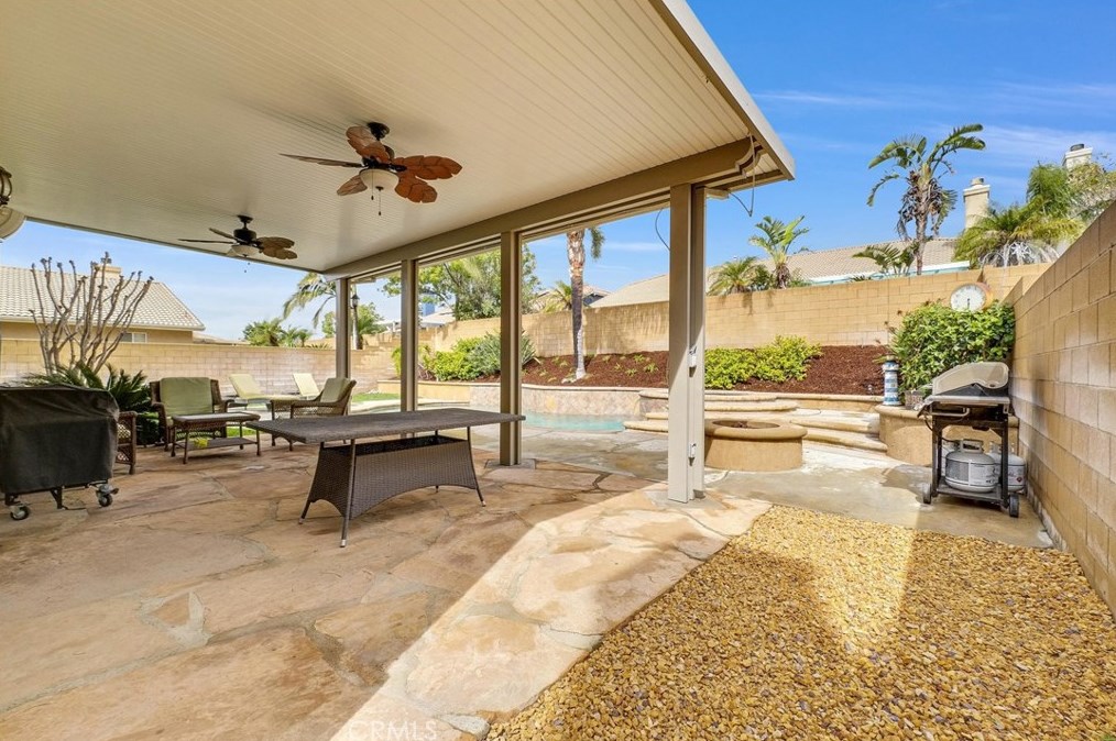 14550 Arizona St, Fontana CA  92336-0806 exterior