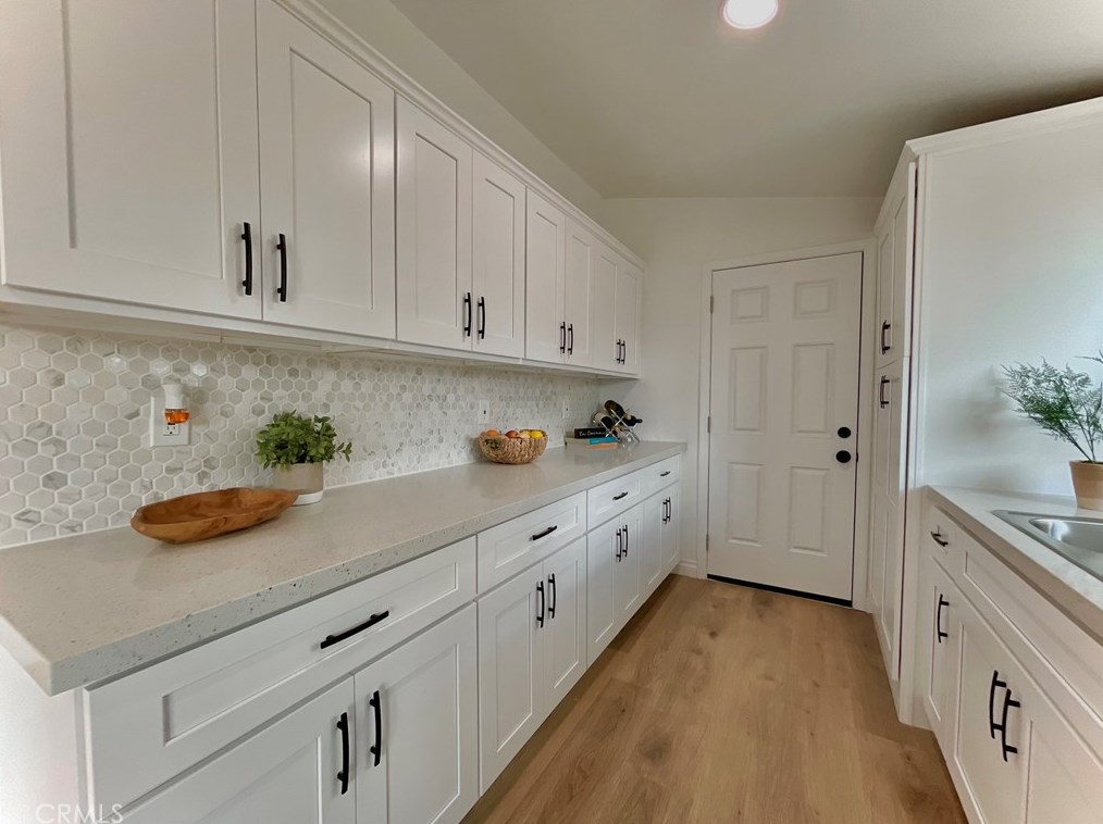 6810 El Cajon Dr, Riverside CA  92504-2006 exterior