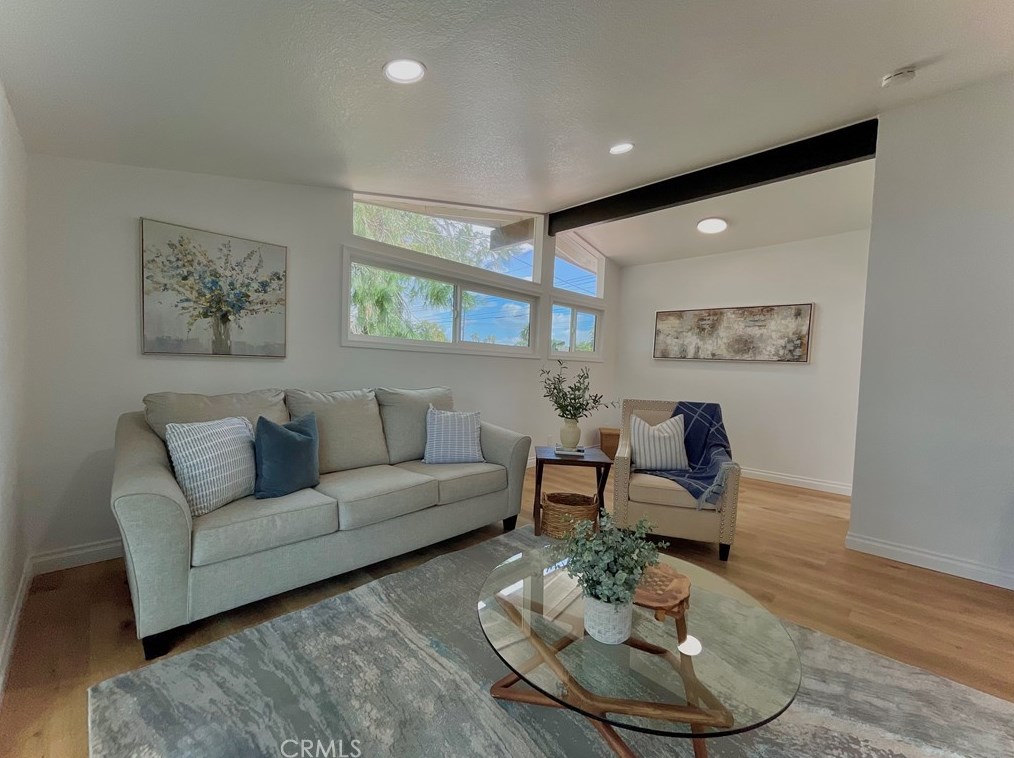 6810 El Cajon Dr, Riverside CA  92504-2006 exterior