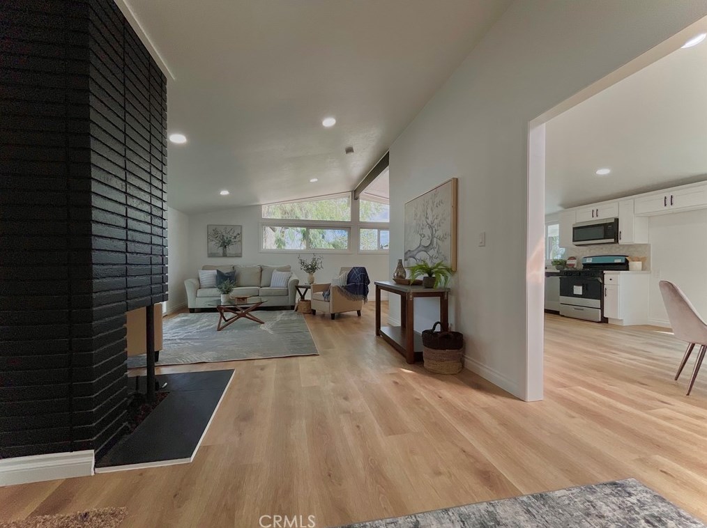 6810 El Cajon Dr, Riverside CA  92504-2006 exterior