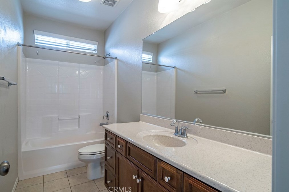 5055 Glenwood Ave, Fontana CA  92336-0765 exterior