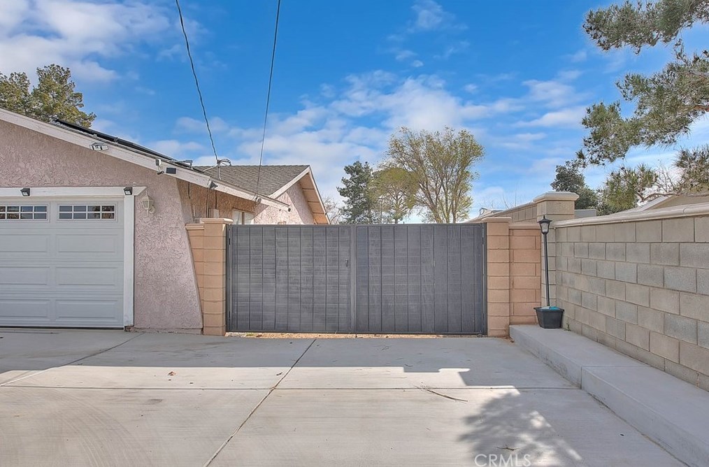 10355 Victor Ave, Hesperia CA  92345-2723 exterior