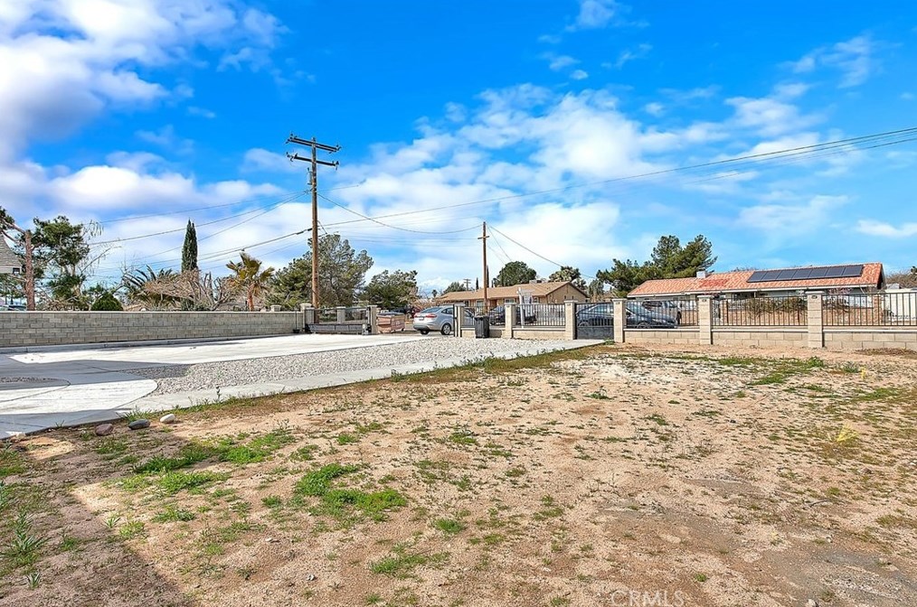 10355 Victor Ave, Hesperia CA  92345-2723 exterior