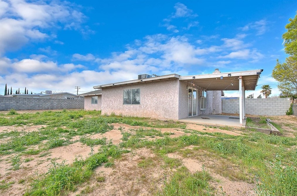 10355 Victor Ave, Hesperia CA  92345-2723 exterior
