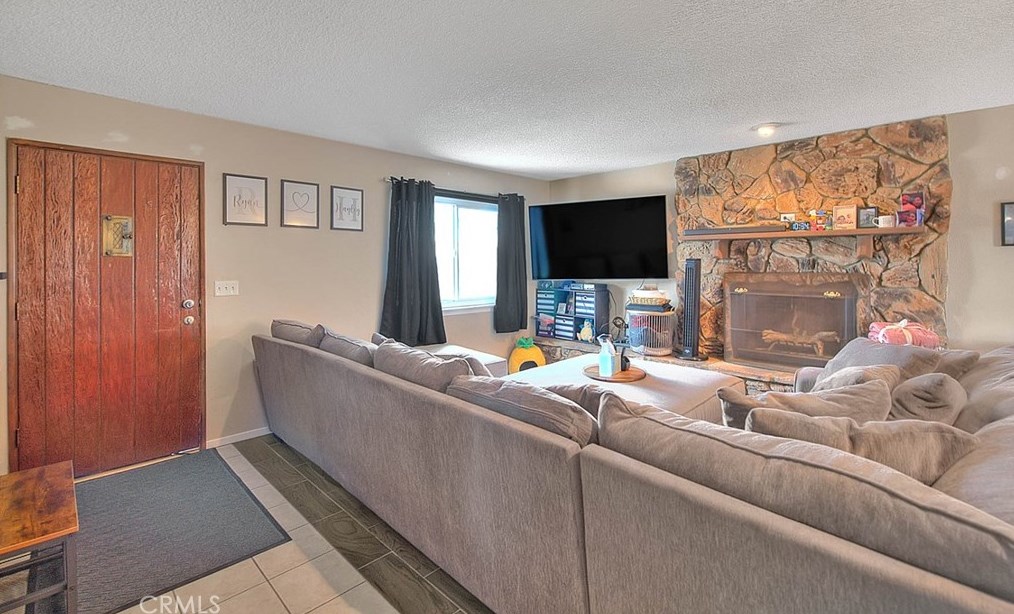 10355 Victor Ave, Hesperia CA  92345-2723 exterior