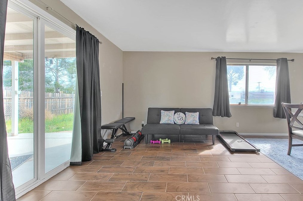 10355 Victor Ave, Hesperia CA  92345-2723 exterior