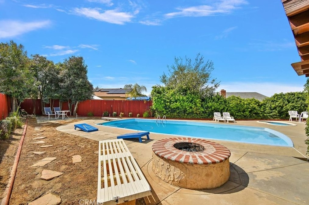 27195 Orangemont Way, Hemet CA  92544-8308 exterior