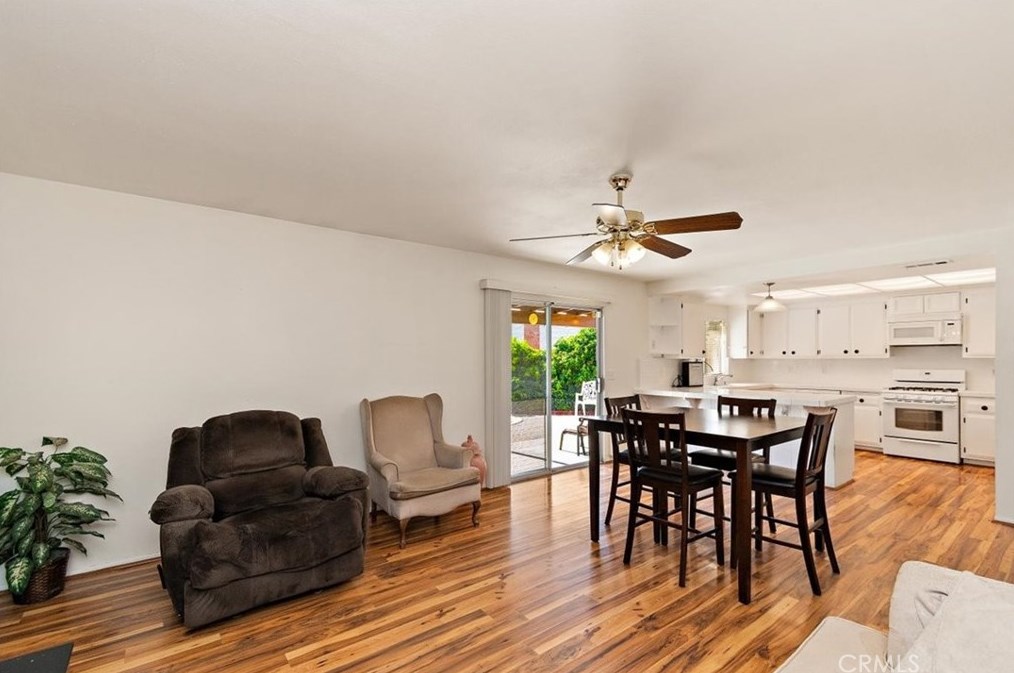 27195 Orangemont Way, Hemet CA  92544-8308 exterior