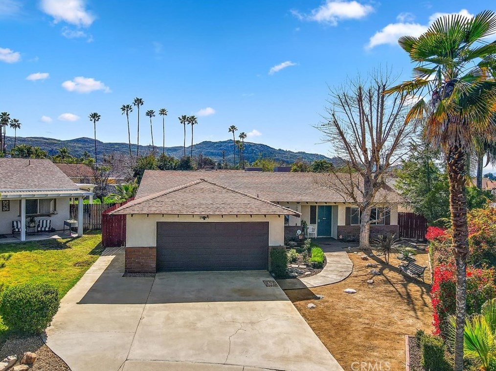 27195 Orangemont Way, Hemet CA  92544-8308 exterior