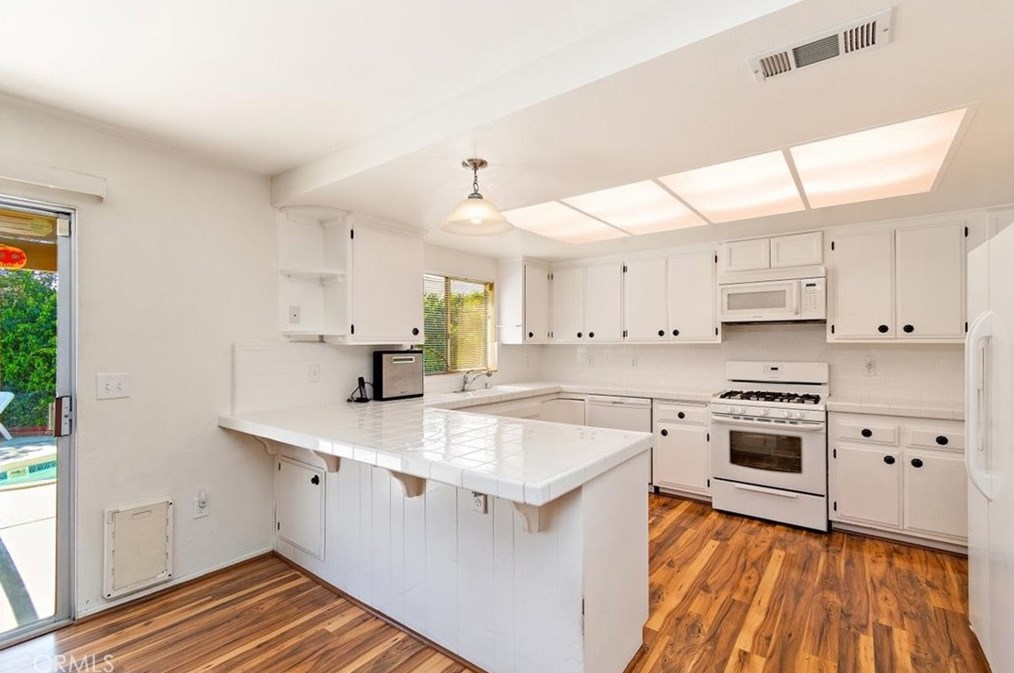 27195 Orangemont Way, Hemet CA  92544-8308 exterior