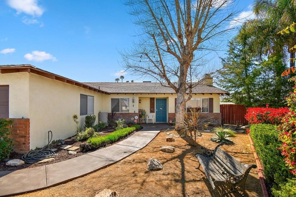 27195 Orangemont Way, Hemet CA  92544-8308 exterior