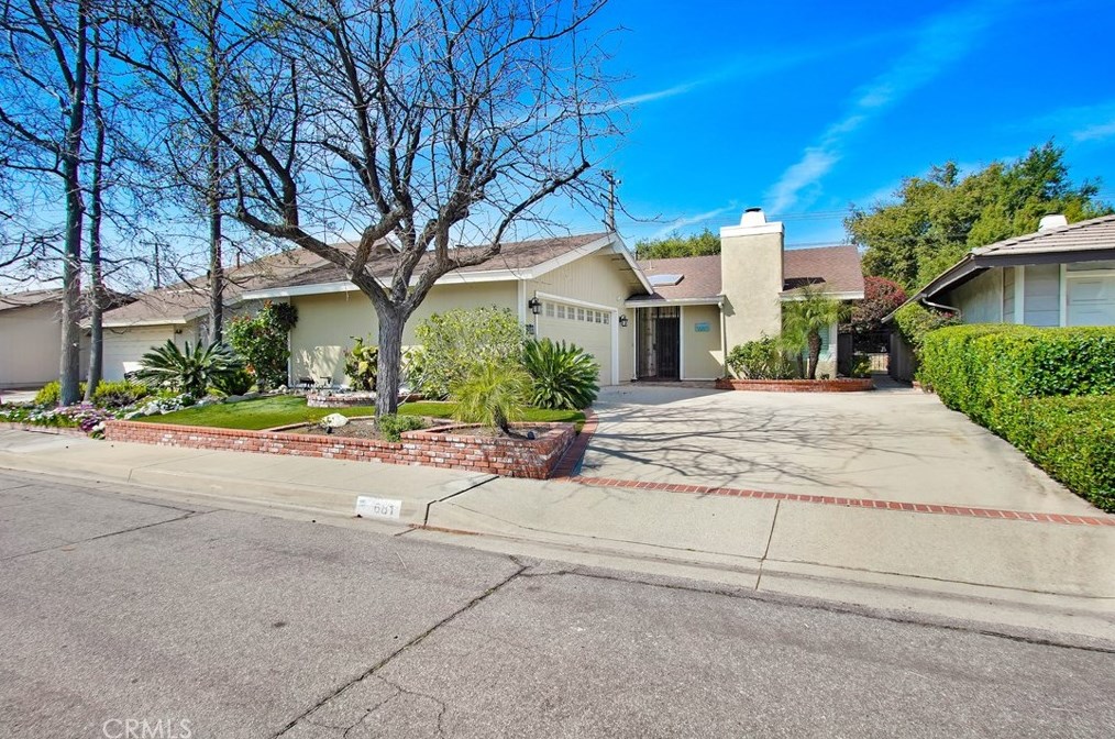 681 Windham Dr, Claremont CA  91711-3551 exterior