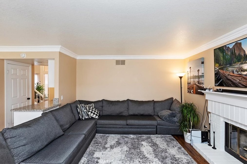 24371 Old Country Rd, Moreno Valley CA  92557-4008 exterior