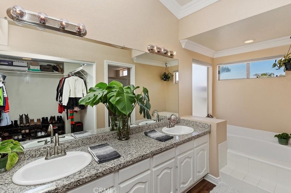 24371 Old Country Rd, Moreno Valley CA  92557-4008 exterior