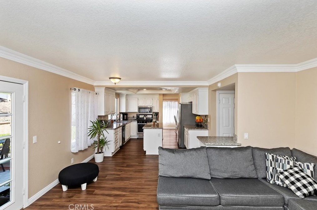 24371 Old Country Rd, Moreno Valley CA  92557-4008 exterior