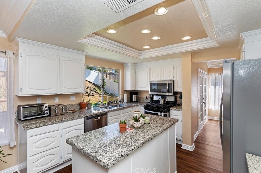 24371 Old Country Rd, Moreno Valley CA  92557-4008 exterior