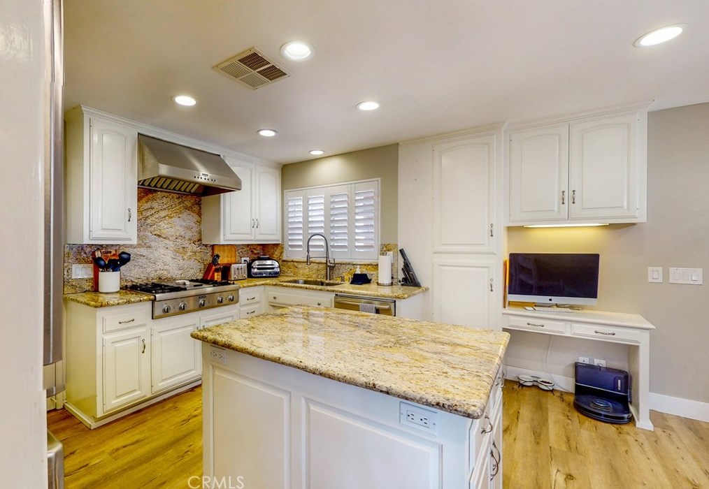 1358 Edgefield St, Upland CA  91786-3444 exterior