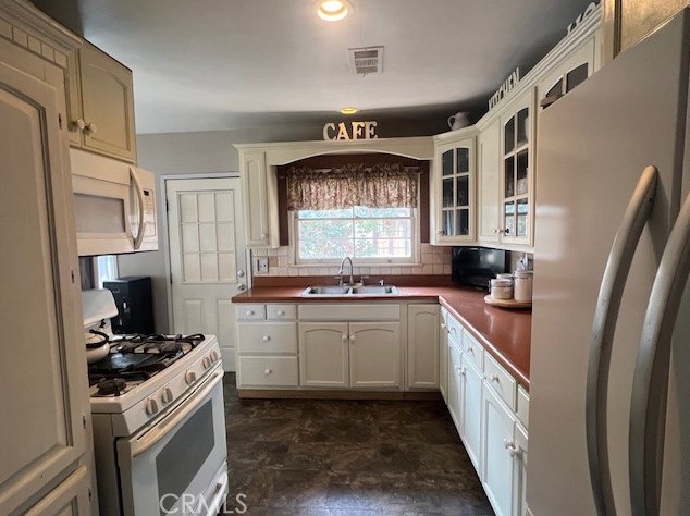 3344 Sierra Way, San Bernardino CA  92405-2546 exterior