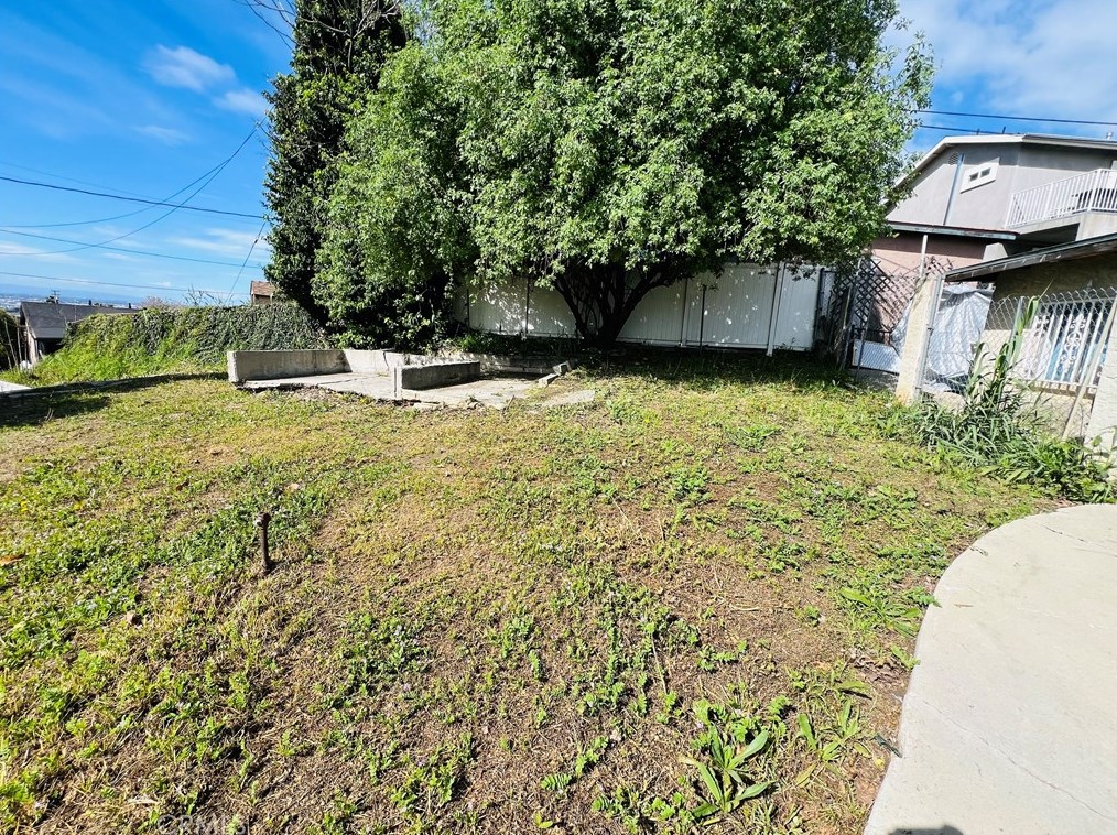 3941 Dwiggins St, Los Angeles CA  90063-1715 exterior