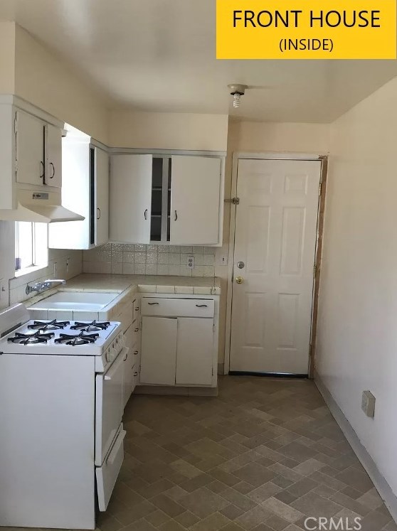 2111 Oregon St, Bakersfield CA  93305-5011 exterior