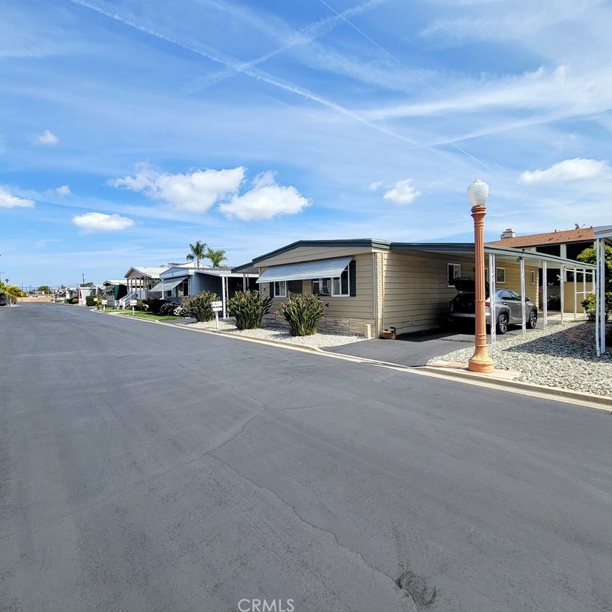 7271 Katella Ave, Stanton CA 90680-2844 exterior