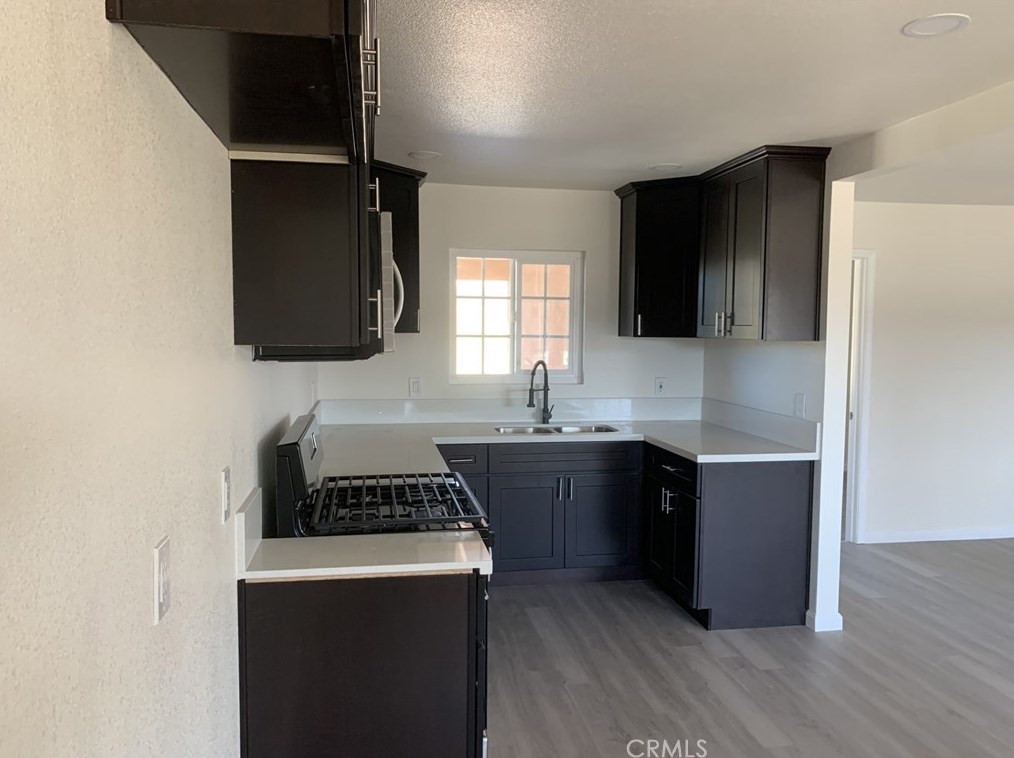 8216 Buckthorn Ave, Hesperia CA  92345-6867 exterior