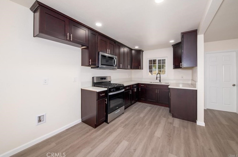 8216 Buckthorn Ave, Hesperia CA  92345-6867 exterior