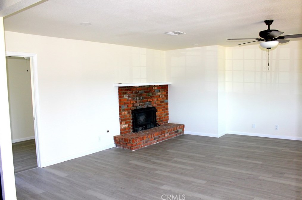 8216 Buckthorn Ave, Hesperia CA  92345-6867 exterior