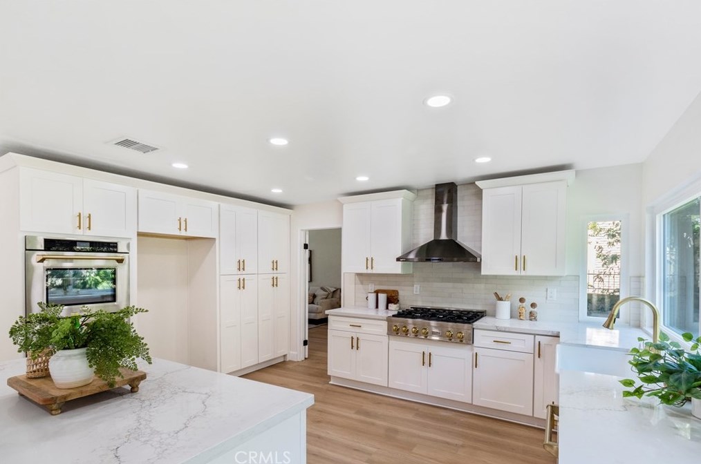 1070 Road Runner Rd, Anaheim CA  92807-4519 exterior