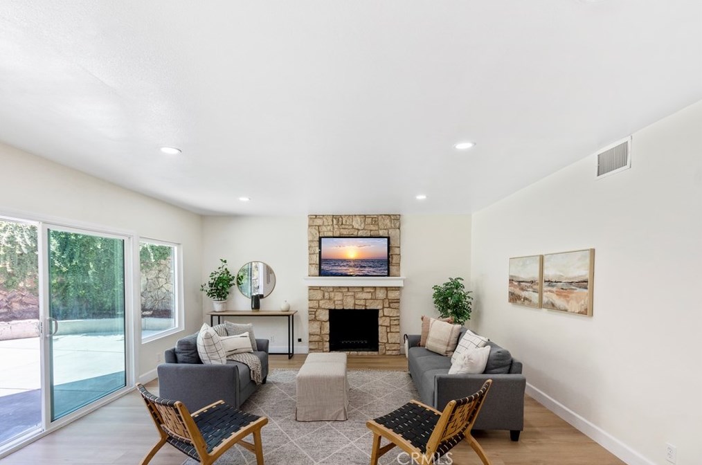 1070 Road Runner Rd, Anaheim CA  92807-4519 exterior