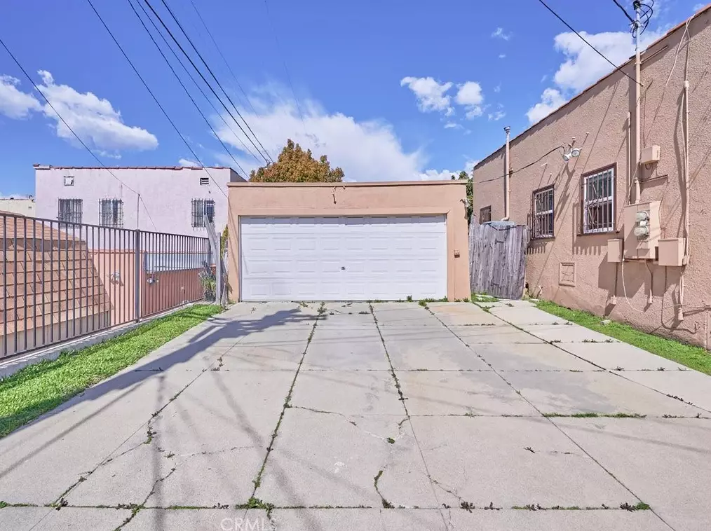 2045 Palm Grove Ave, Los Angeles CA  90016-2319 exterior