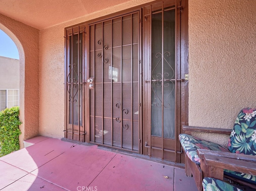 2045 Palm Grove Ave, Los Angeles CA  90016-2319 exterior