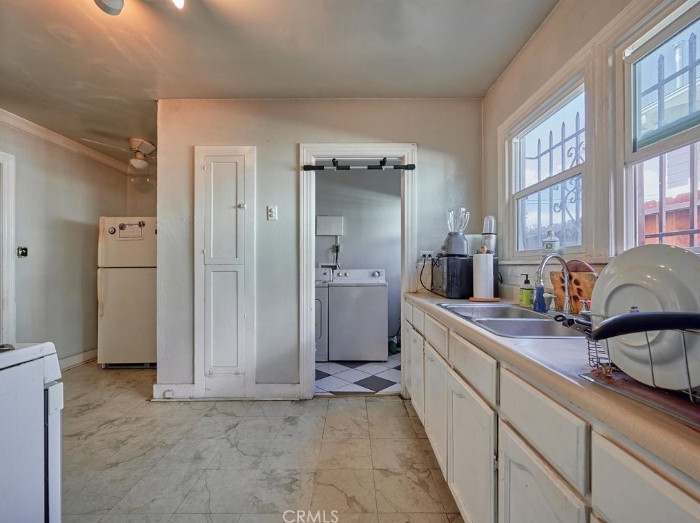2045 Palm Grove Ave, Los Angeles CA  90016-2319 exterior