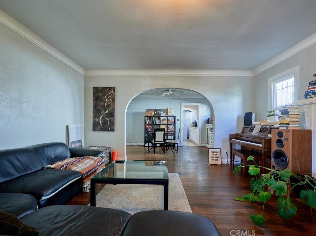2045 Palm Grove Ave, Los Angeles CA  90016-2319 exterior