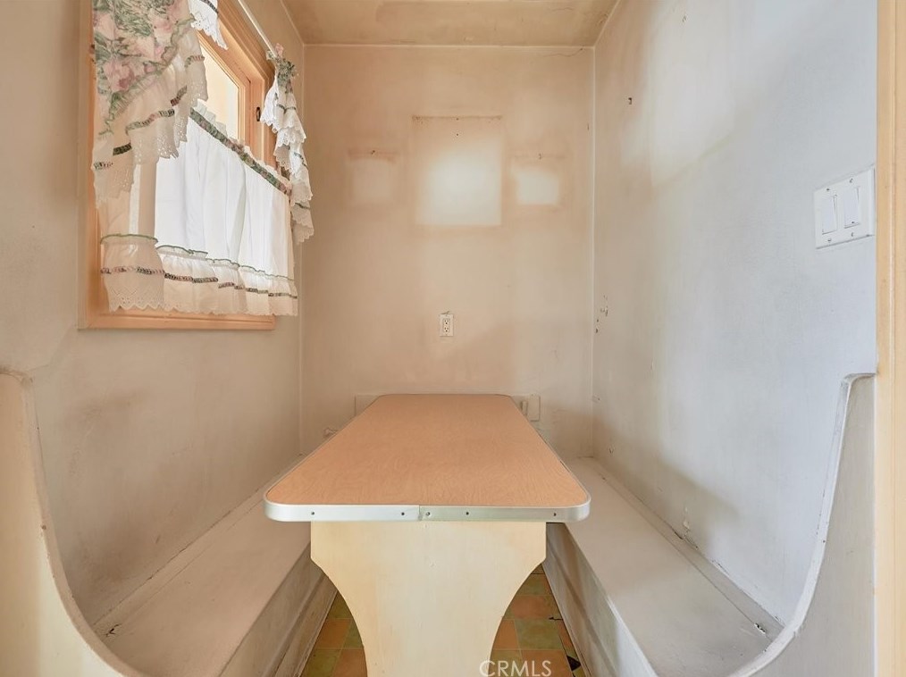 2045 Palm Grove Ave, Los Angeles CA  90016-2319 exterior