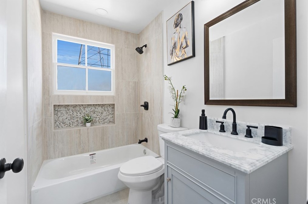 4703 Ashworth St, Lakewood CA  90712-1219 exterior