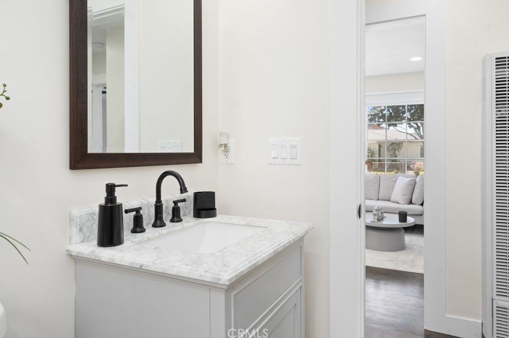 4703 Ashworth St, Lakewood CA  90712-1219 exterior