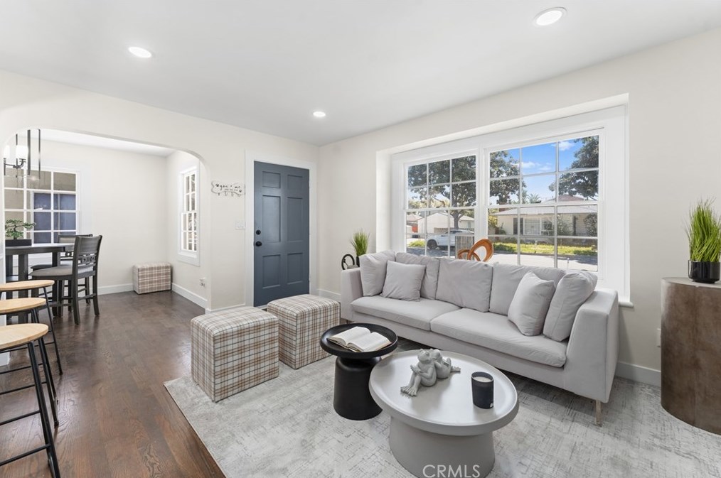 4703 Ashworth St, Lakewood CA  90712-1219 exterior