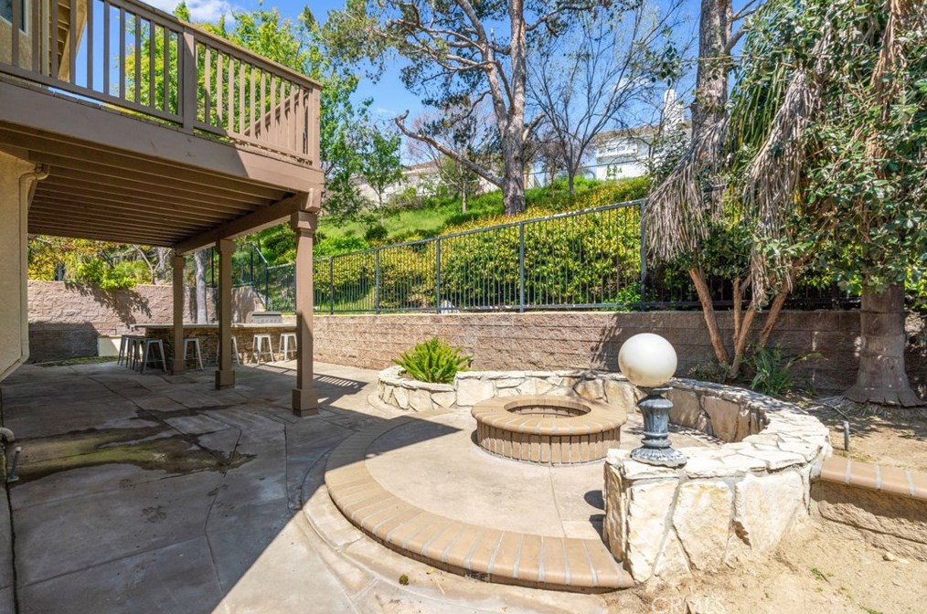 16351 Murphy Rd, La Mirada CA  90638-6215 exterior